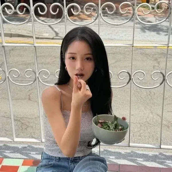 Popular photo full of fans’ love for Kim Soyeon (2004)
