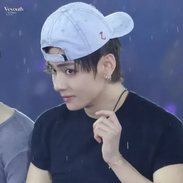 Top moment of Kim Taehyung (V) chosen by fans