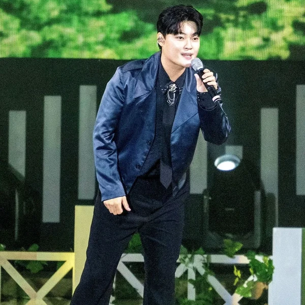 Popular photo full of fans’ love for Kim Kyungmin