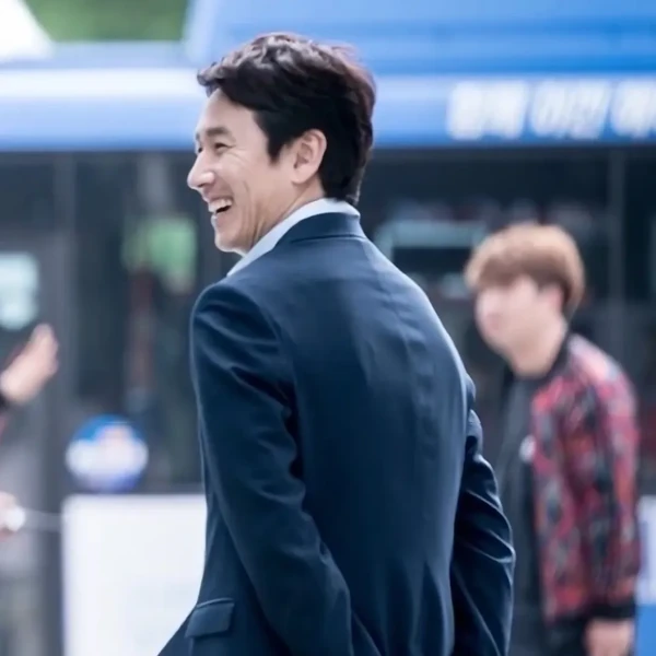Foto populer Lee Sunkyun yang penuh cinta dari penggemar