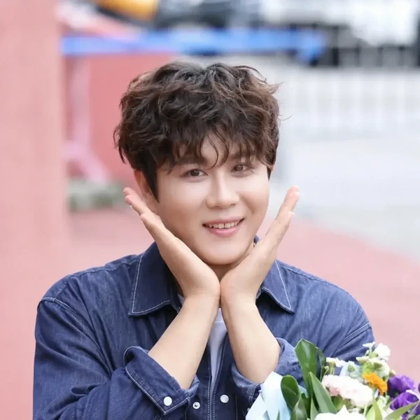 充滿粉絲愛的晉海成人氣照片