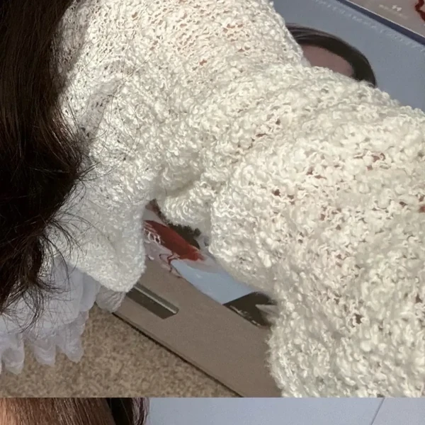 Popular photo full of fans’ love for Bona