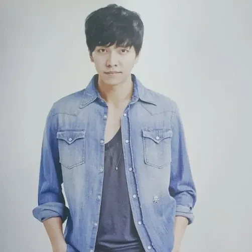 Foto populer Lee Seunggi yang penuh cinta dari penggemar