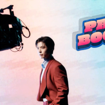 Popular photo full of fans’ love for Park Bogum
