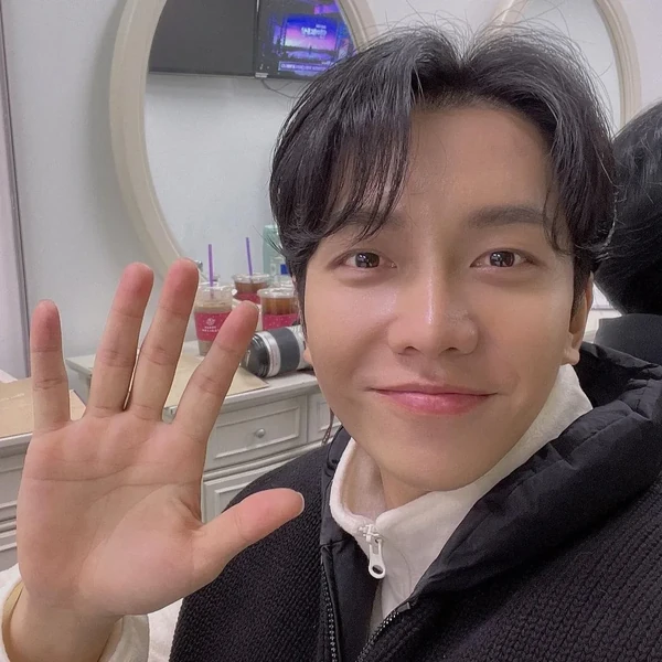 Penampilan Lee Seunggi yang paling disukai hari ini