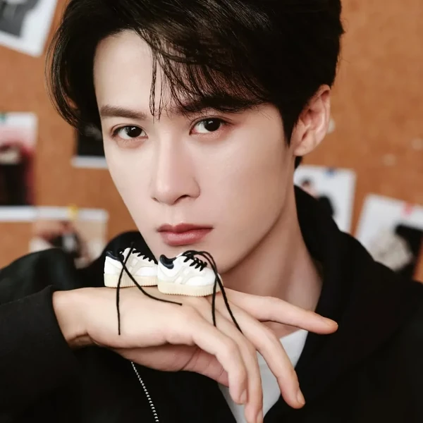 Popular photo full of fans’ love for Tan Jianci