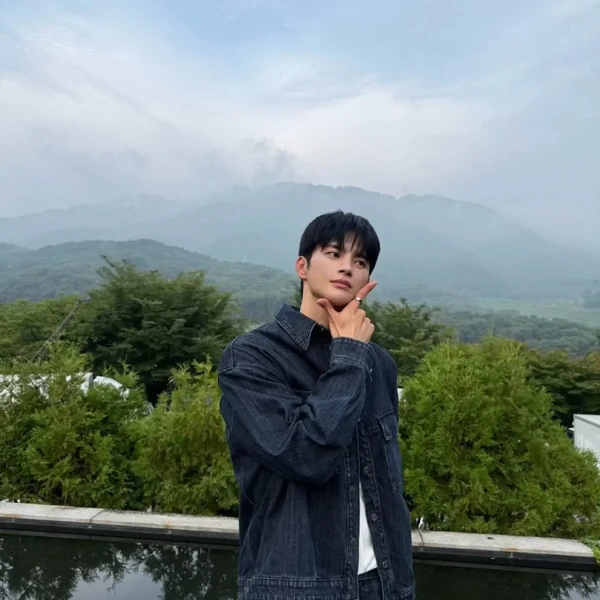 The most loved look of Seo Inguk today