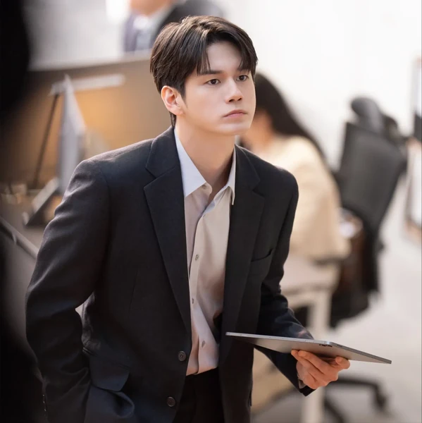 Popular photo full of fans’ love for Ong Seongwu