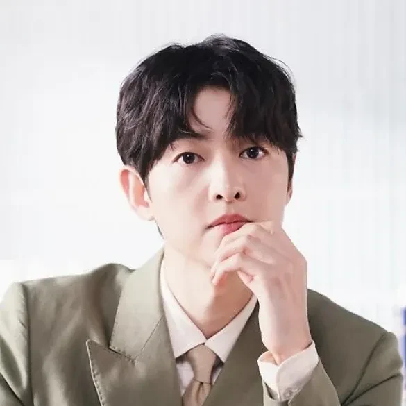 The most loved look of Song Joongki today