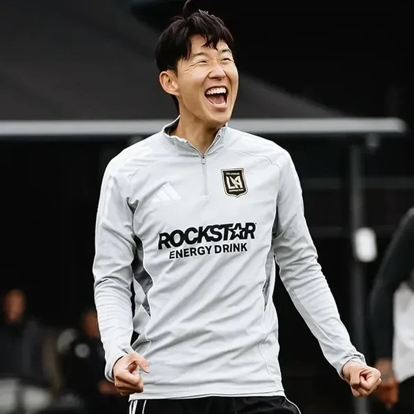 Popular photo full of fans’ love for Son Heungmin