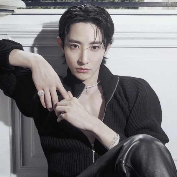 Popular photo full of fans’ love for Lee Soohyuk