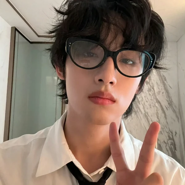 The most loved look of Winwin today