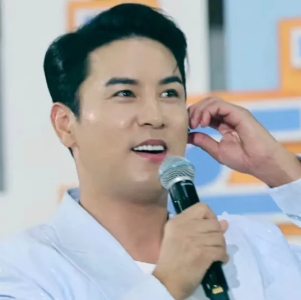 Foto populer Jang Minho yang penuh cinta dari penggemar