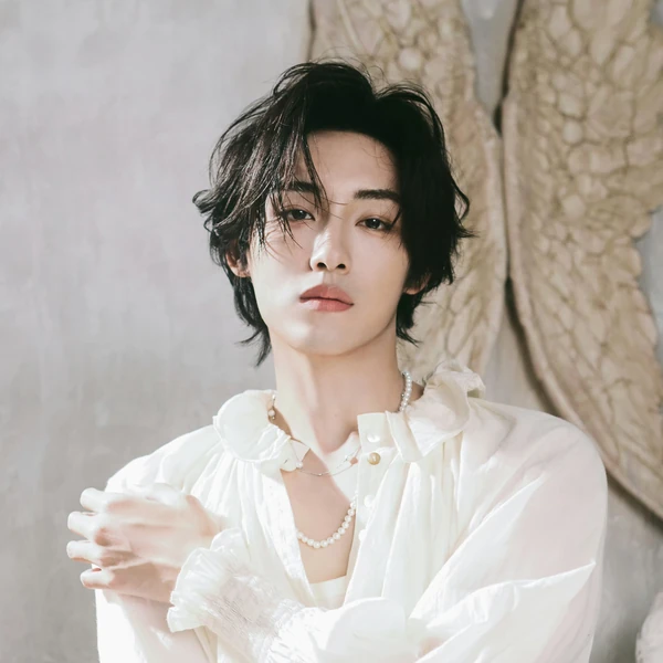 The most loved look of Winwin today