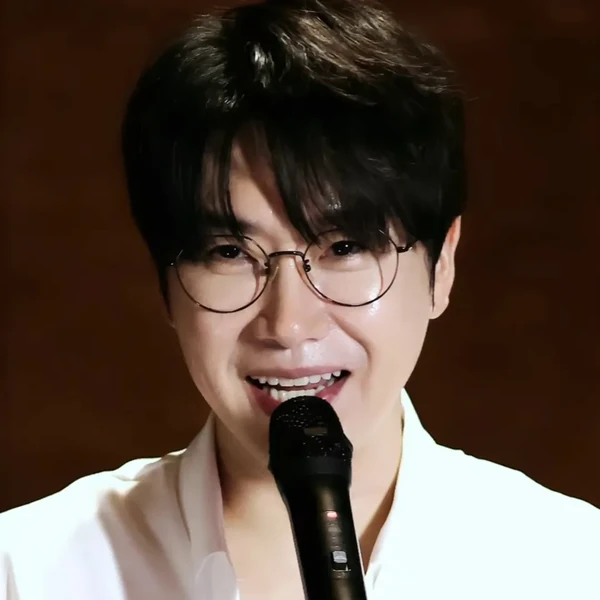 Popular photo full of fans’ love for Chungil