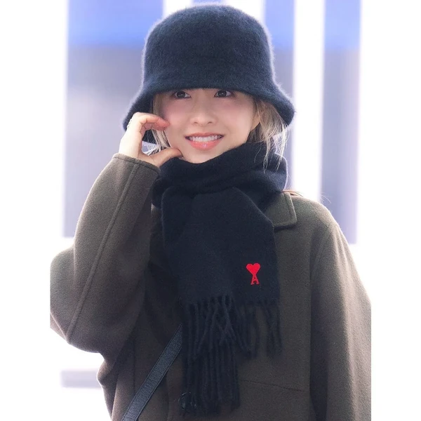 The most loved look of Park Boyoung today