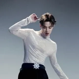 Popular photo full of fans’ love for Henry