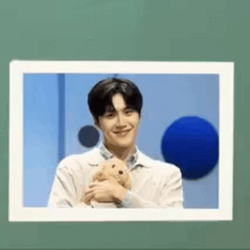 Foto populer Kim Seonho yang penuh cinta dari penggemar
