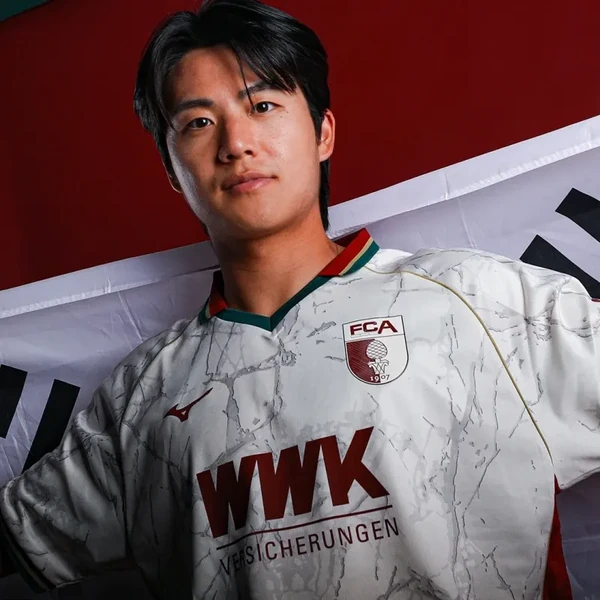 Popular photo full of fans’ love for Seol Youngwoo