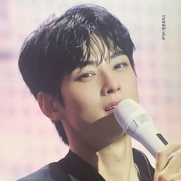 The most loved look of Cha Eunwoo today