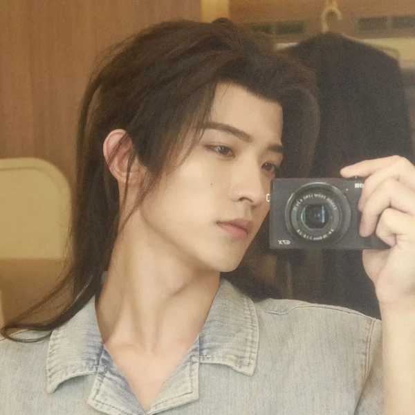The most loved look of Chang Huasen today