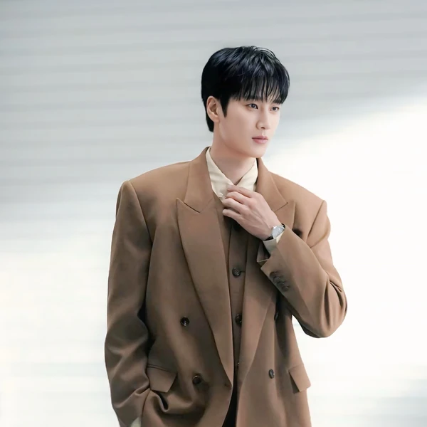 The most loved look of Ahn Bohyun today
