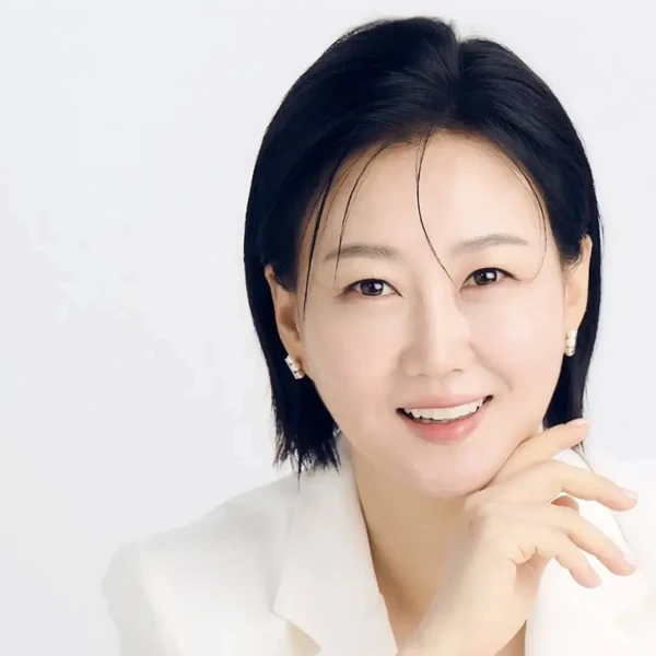 Popular photo full of fans’ love for Jang Yoonjeong