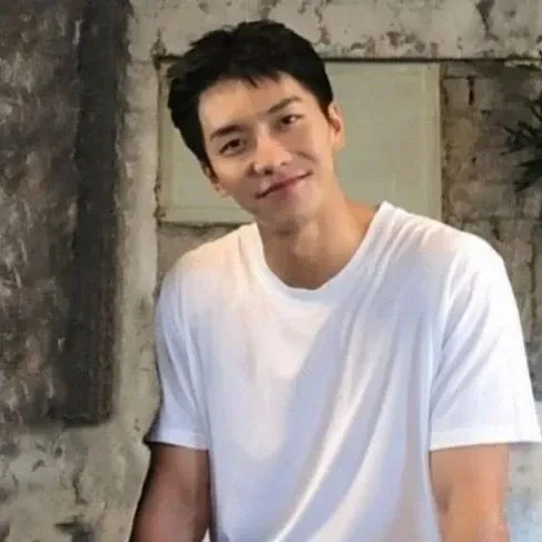 今天最受喜爱的李升基模样