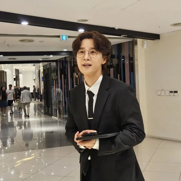 The most loved look of Park Jihoo (Mr. Trot 3) today