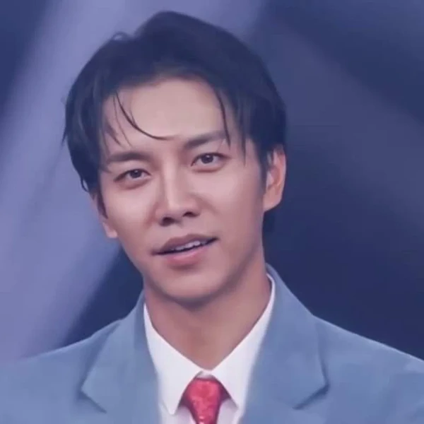 今天最受喜爱的李升基模样