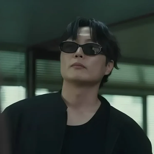 The most loved look of Roh Jaewon today