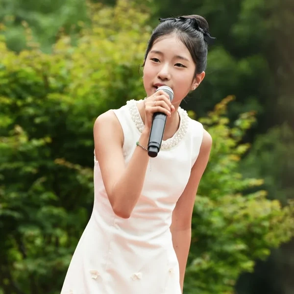 The most loved look of Bin Yeseo today
