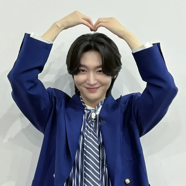 Popular photo full of fans’ love for Kim Yongbin