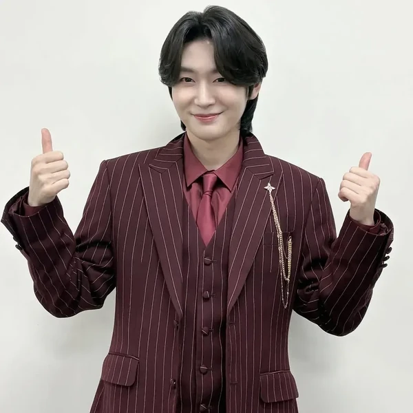 Popular photo full of fans’ love for Kim Yongbin