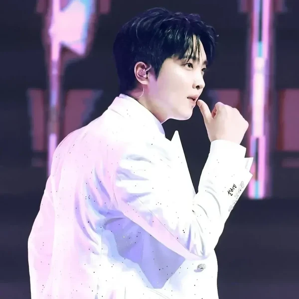 The most loved look of Hwang Yunsung today