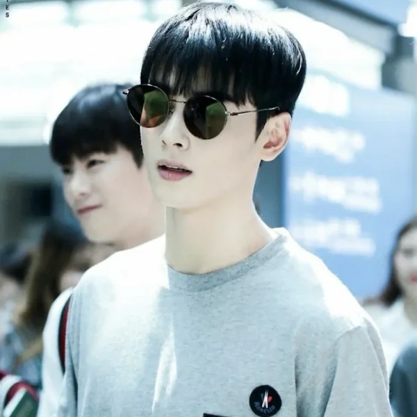The most loved look of Cha Eunwoo today