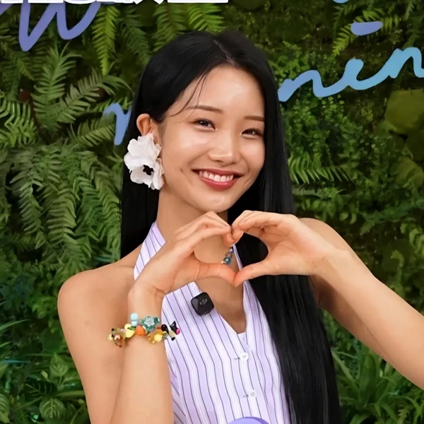 Popular photo full of fans’ love for Kim Soyeon (2004)