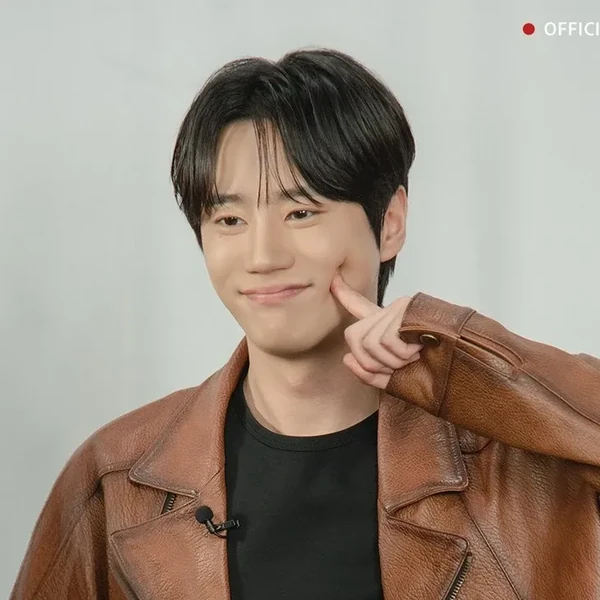 Popular photo full of fans’ love for Lee Junyoung
