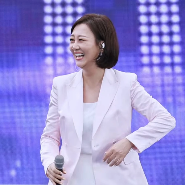 The most loved look of Jang Yoonjeong today