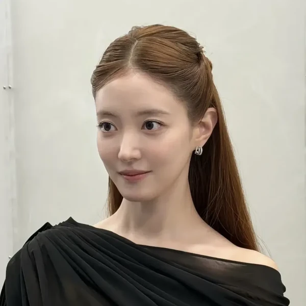 The most loved look of Lee Seyoung today