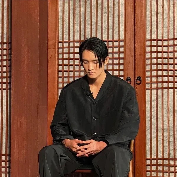 Popular photo full of fans’ love for Choi Hojong