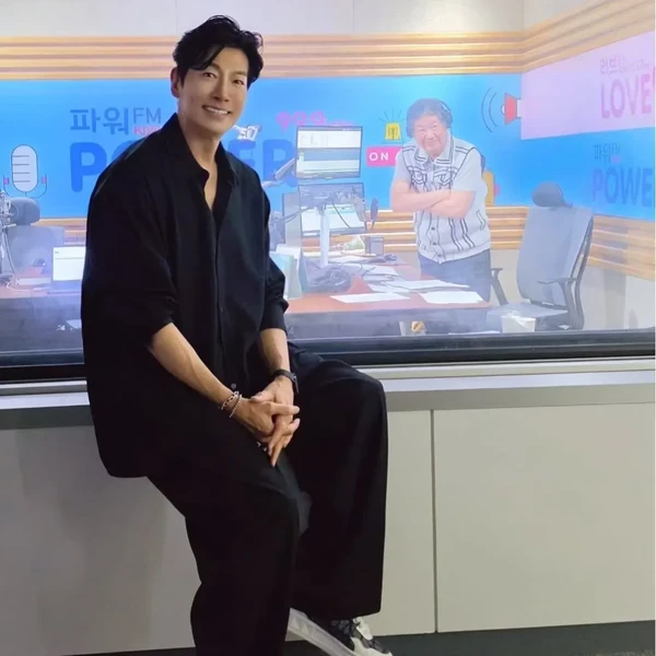 Popular photo full of fans’ love for Kim Yongpil