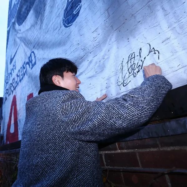 손흥민의 매력을 담은 최애돌셀럽 대표 사진