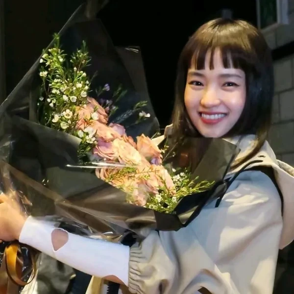 The most loved look of Kim Taeri today