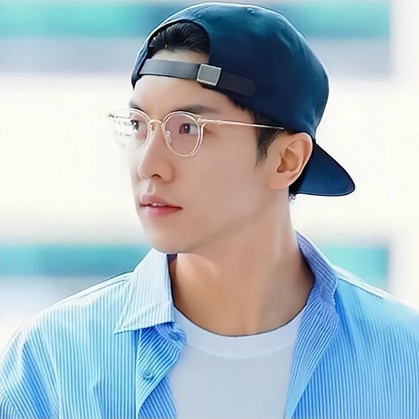 Foto populer Lee Seunggi yang penuh cinta dari penggemar