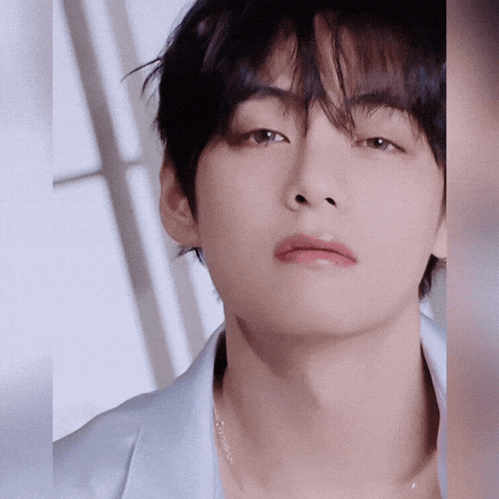 Top moment of Kim Taehyung (V) chosen by fans