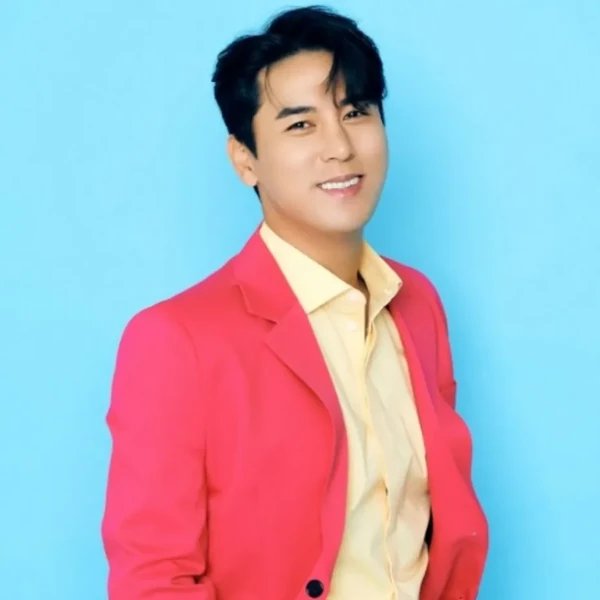 Foto populer Jang Minho yang penuh cinta dari penggemar