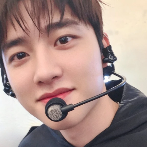 Foto populer Doh Kyungsoo (D.O.) yang penuh cinta dari penggemar