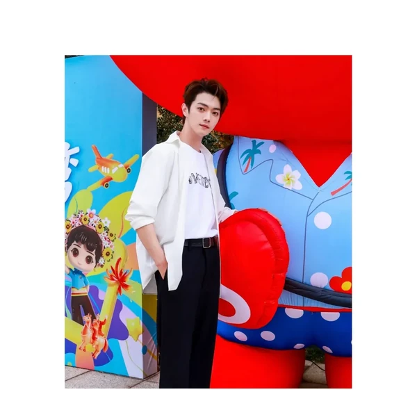 Popular photo full of fans’ love for Xu Kai