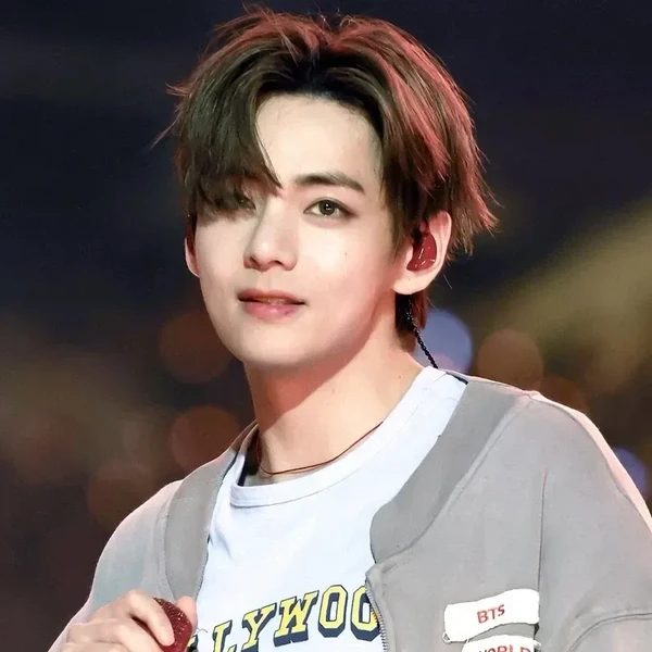 Top moment of Kim Taehyung (V) chosen by fans